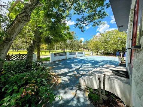 3105 W Spruce Street Tampa FL 33607