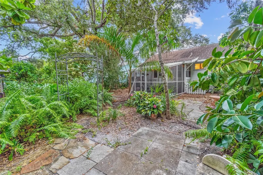 1006 11th Avenue W Bradenton FL 34205