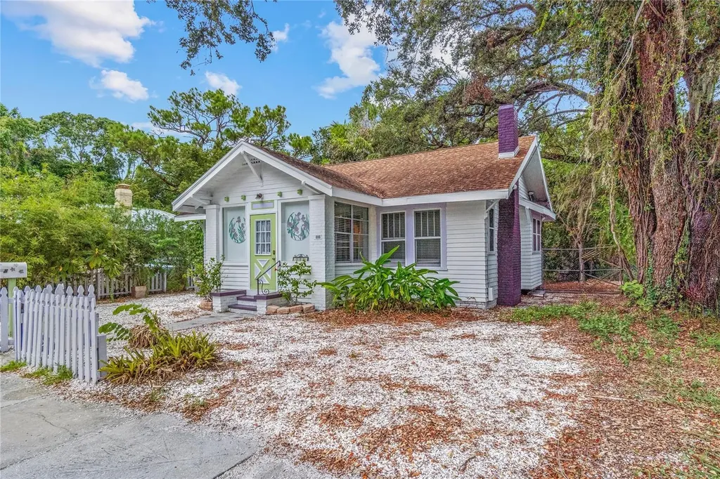 1006 11th Avenue W Bradenton FL 34205