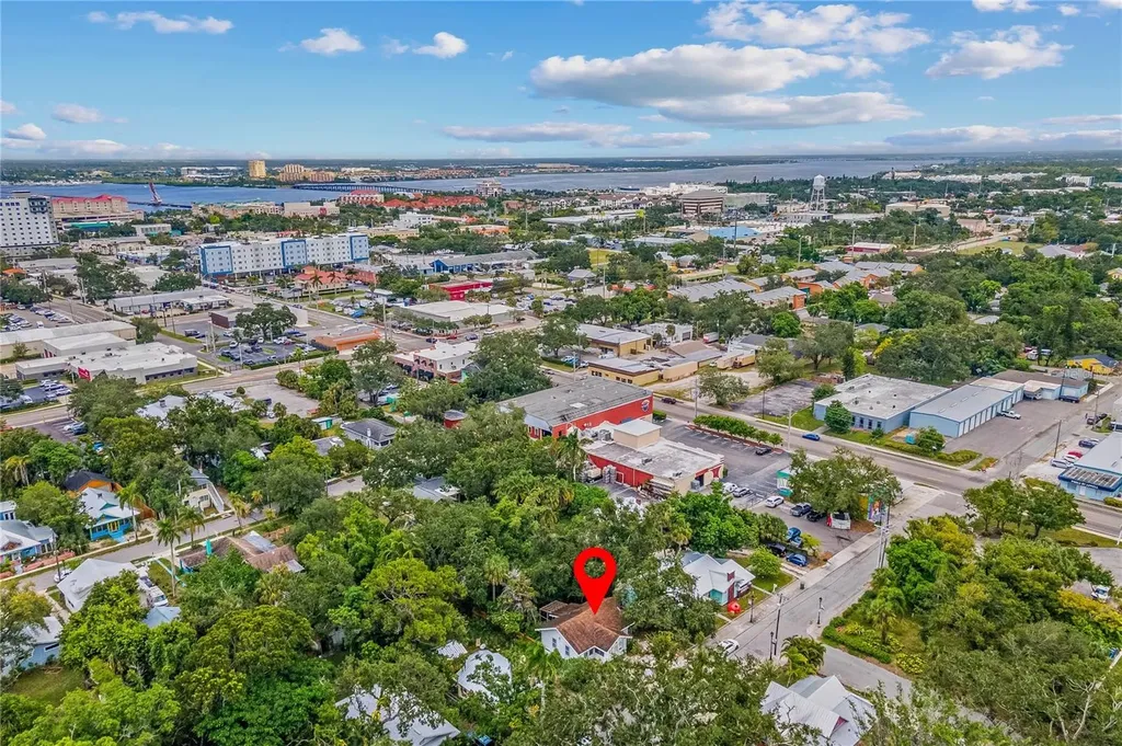 1006 11th Avenue W Bradenton FL 34205