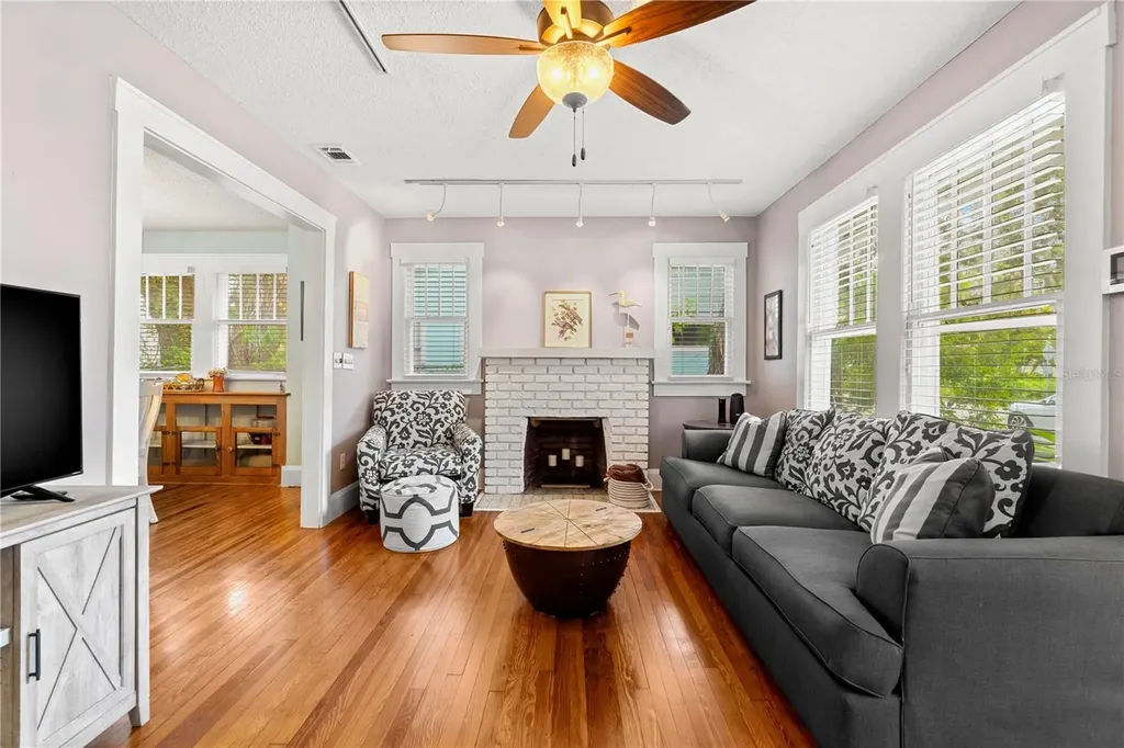 1006 11th Avenue W Bradenton FL 34205