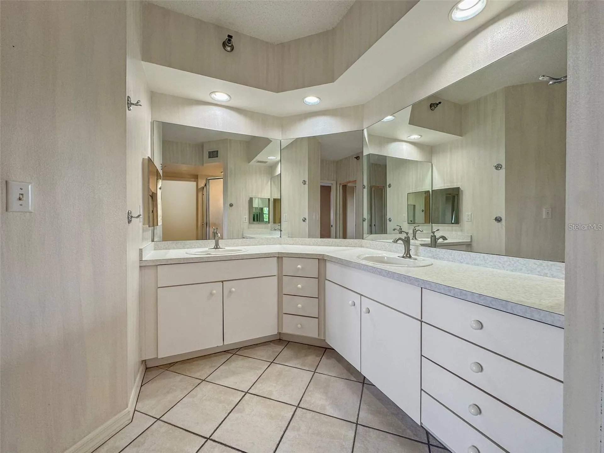6251 Shoreline Drive St Petersburg FL 33708
