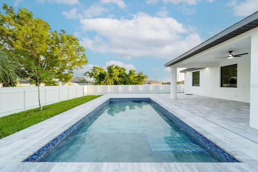 2513 NW 9th Avenue Cape Coral FL 33993