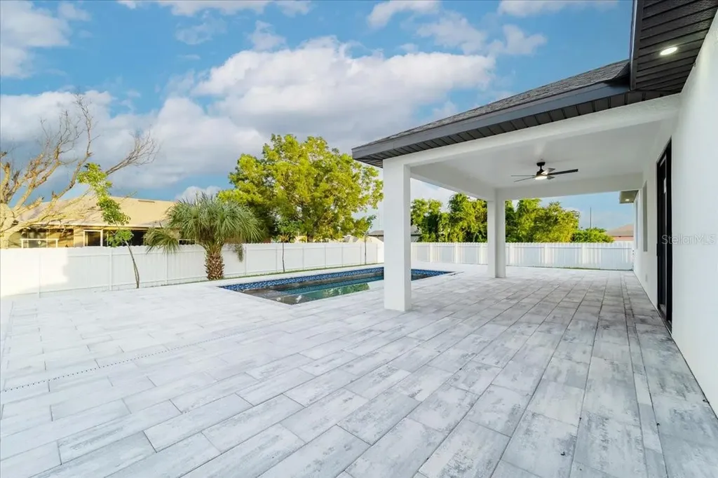 2513 NW 9th Avenue Cape Coral FL 33993