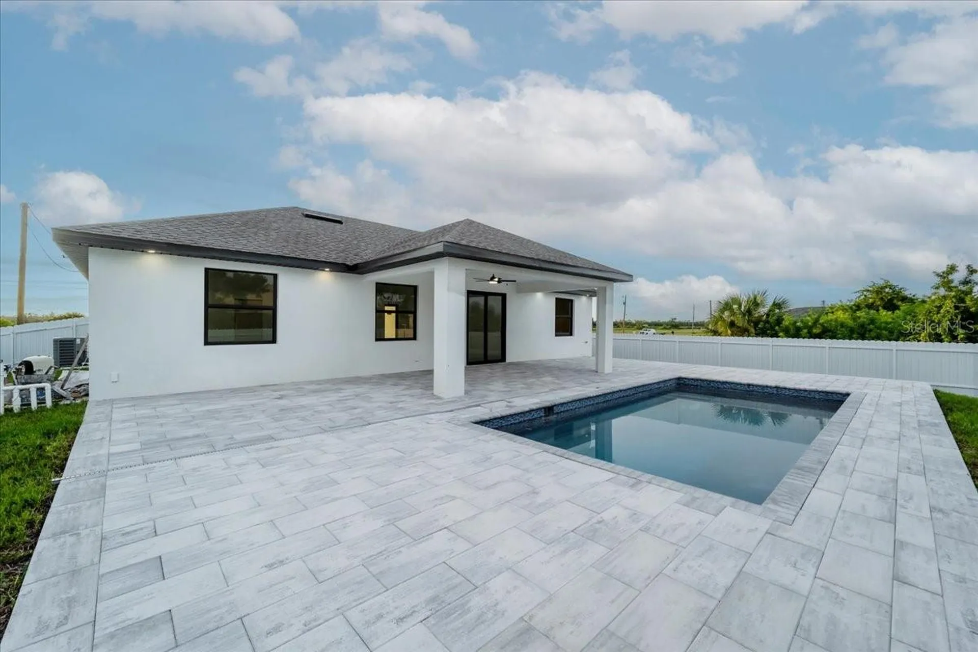 2513 NW 9th Avenue Cape Coral FL 33993