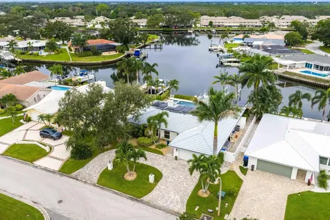 6482 Tanglewood Drive NE St Petersburg FL 33702