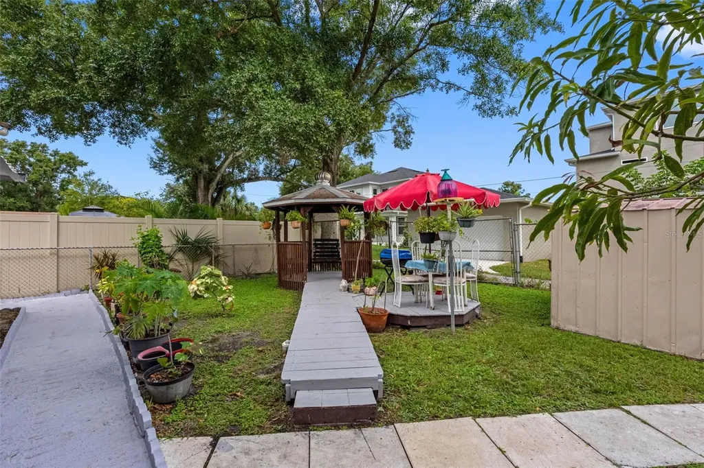 1715 W Saint John Street Tampa FL 33607