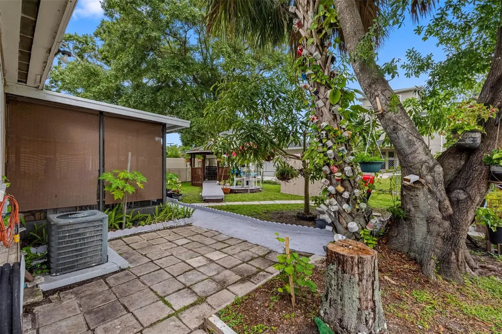 1715 W Saint John Street Tampa FL 33607