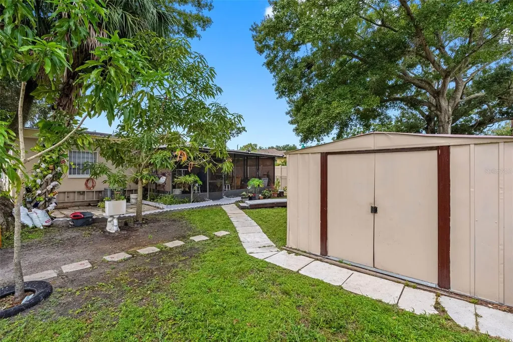1715 W Saint John Street Tampa FL 33607