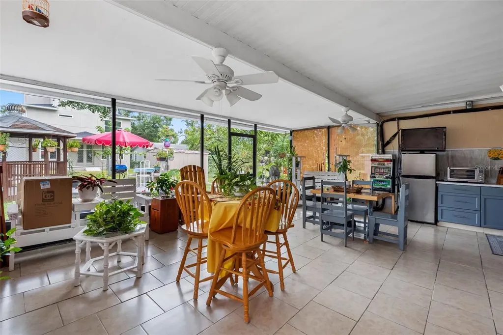 1715 W Saint John Street Tampa FL 33607