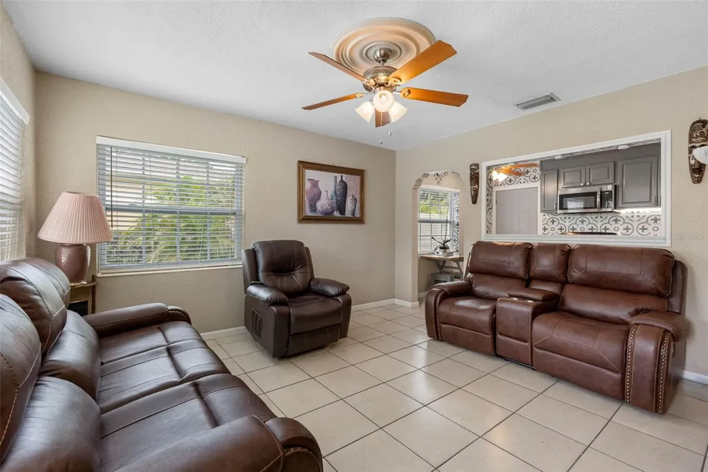 1715 W Saint John Street Tampa FL 33607