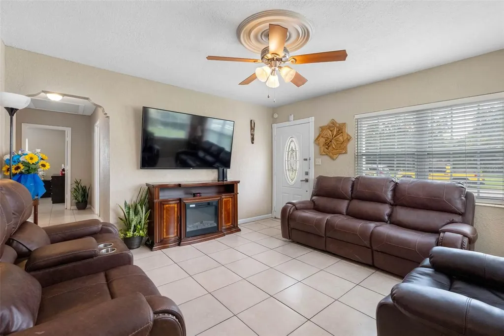 1715 W Saint John Street Tampa FL 33607
