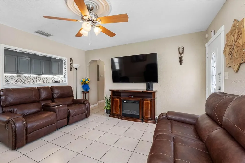 1715 W Saint John Street Tampa FL 33607