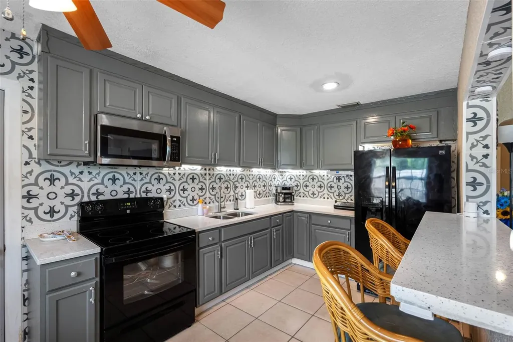 1715 W Saint John Street Tampa FL 33607