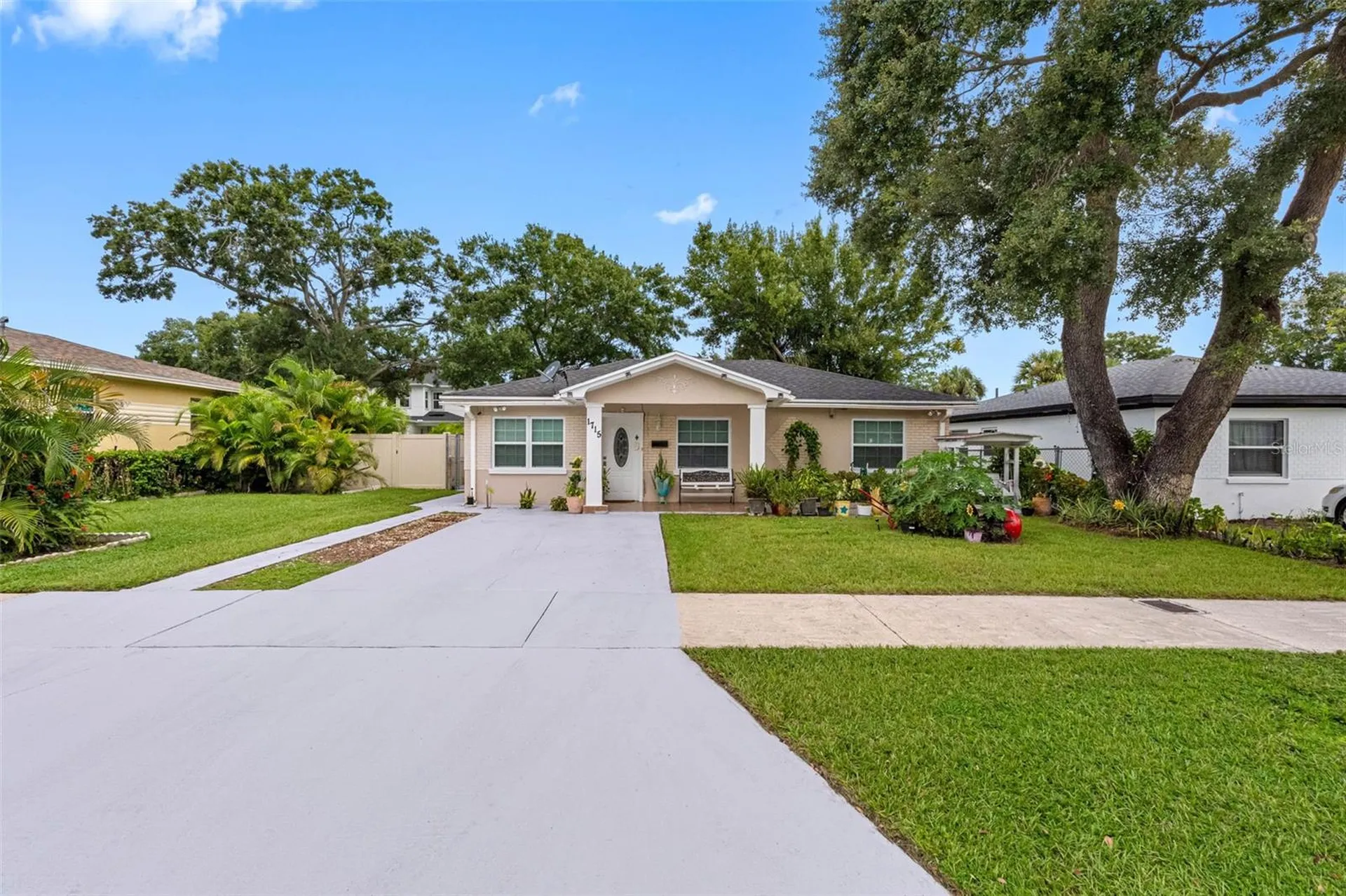 1715 W Saint John Street Tampa FL 33607