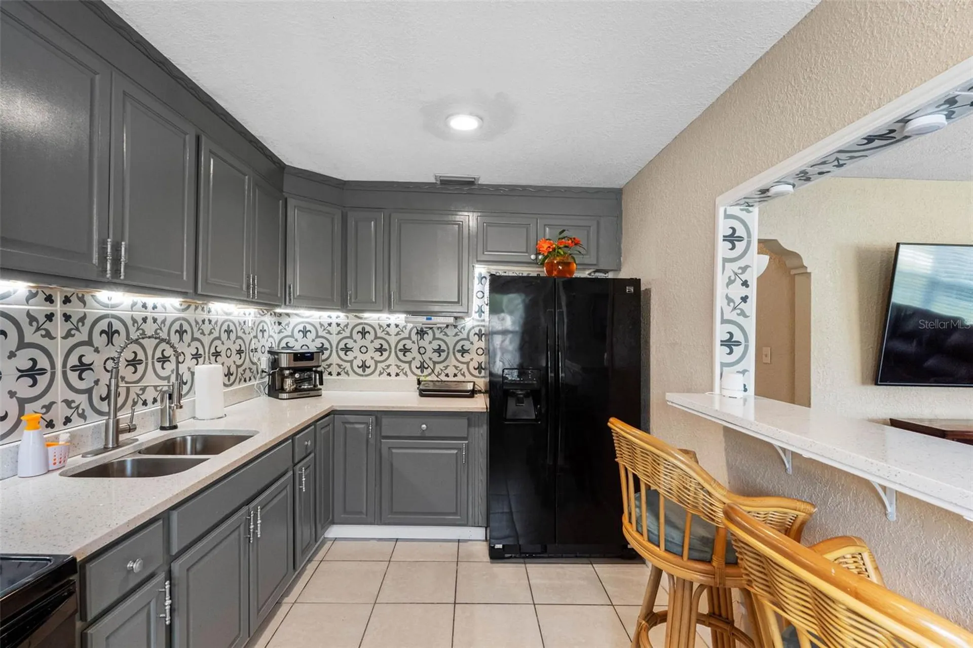 1715 W Saint John Street Tampa FL 33607