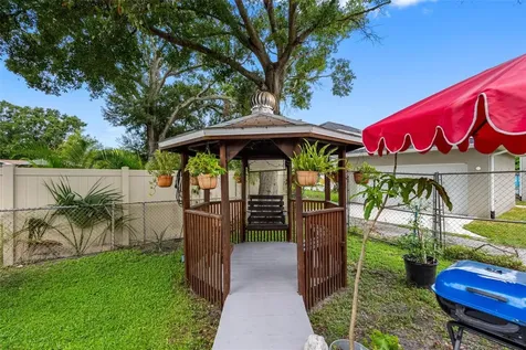 1715 W Saint John Street Tampa FL 33607