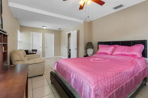1715 W Saint John Street Tampa FL 33607
