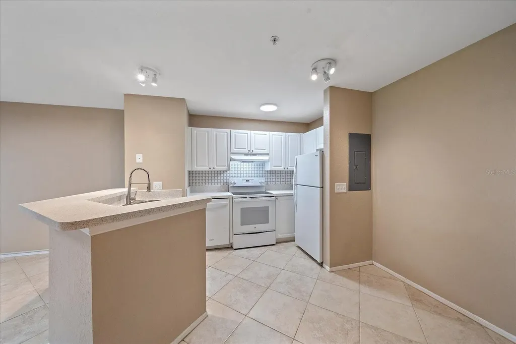 850 S Tamiami Trail Sarasota FL 34236