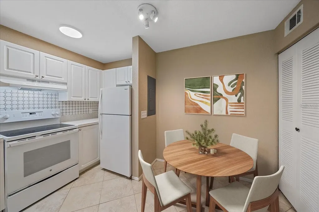 850 S Tamiami Trail Sarasota FL 34236