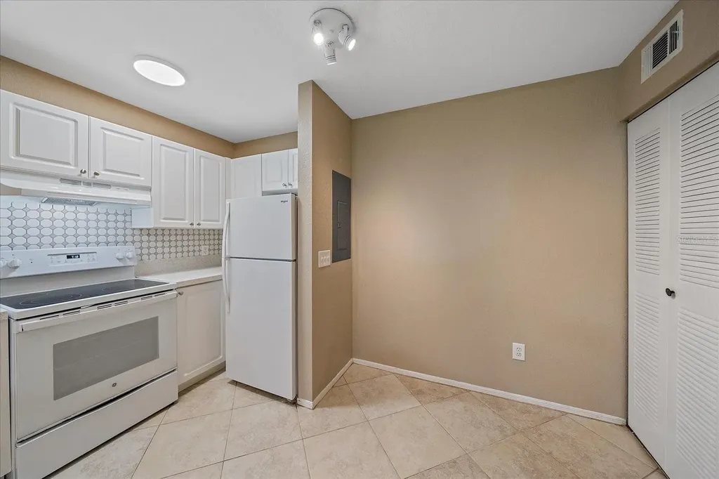 850 S Tamiami Trail Sarasota FL 34236