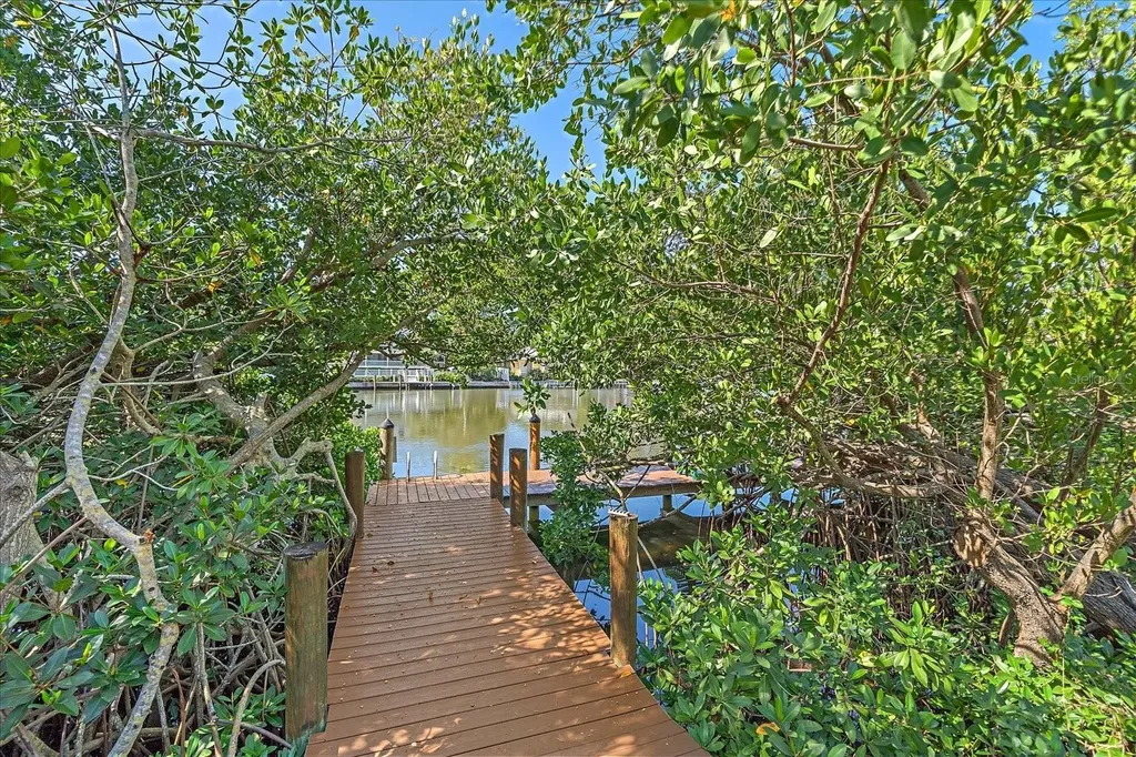 850 S Tamiami Trail Sarasota FL 34236