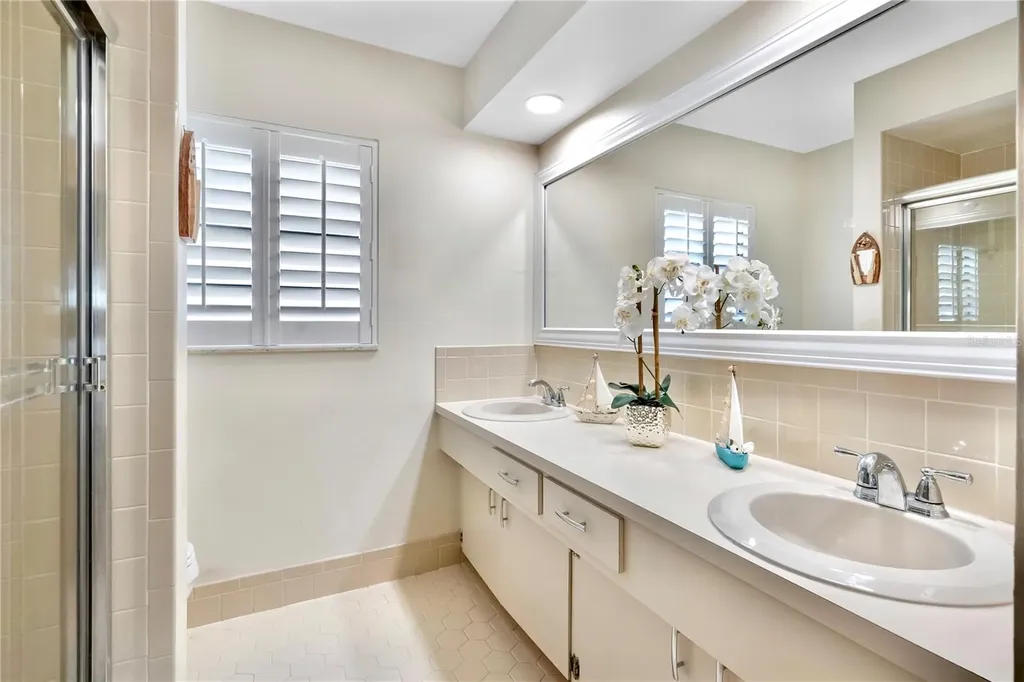 727 Flamingo Drive Apollo Beach FL 33572