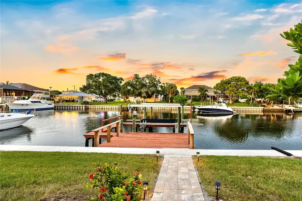 727 Flamingo Drive Apollo Beach FL 33572