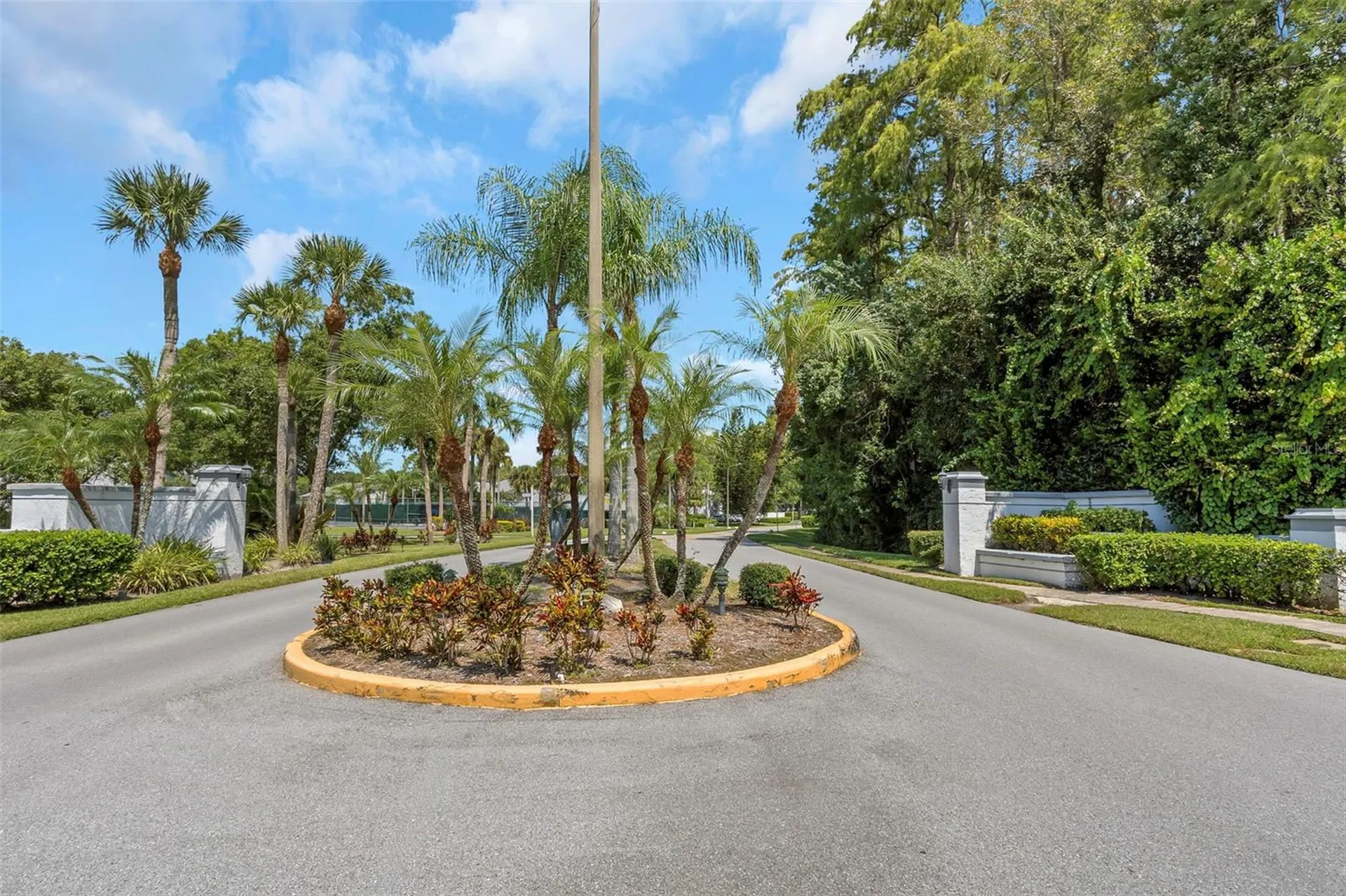 1344 Pine Ridge Circle E Tarpon Springs FL 34688
