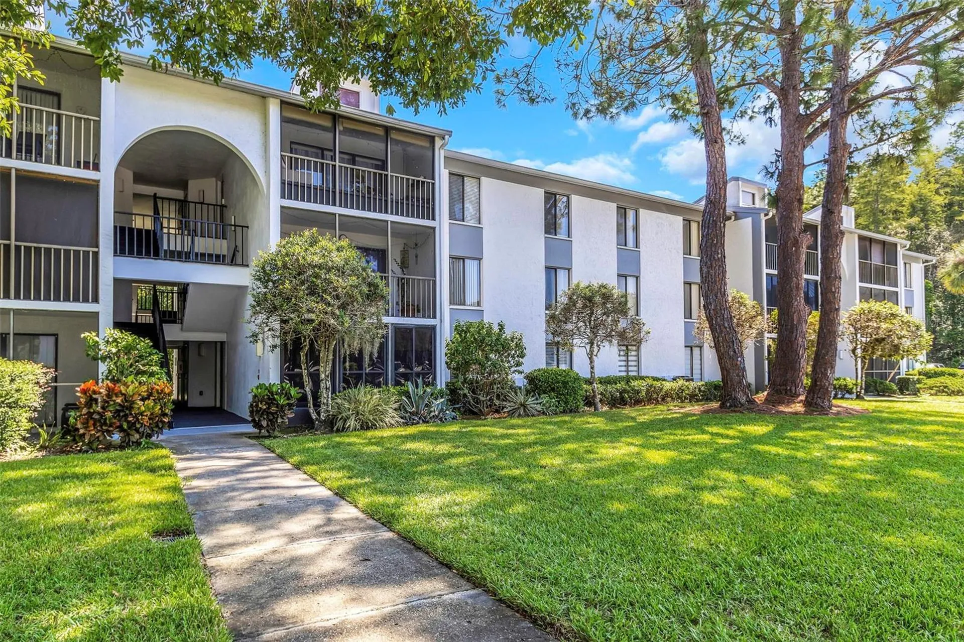 1344 Pine Ridge Circle E Tarpon Springs FL 34688