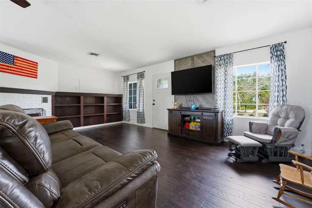 418 Edwards Drive Sarasota FL 34243