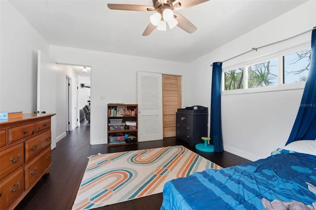 418 Edwards Drive Sarasota FL 34243