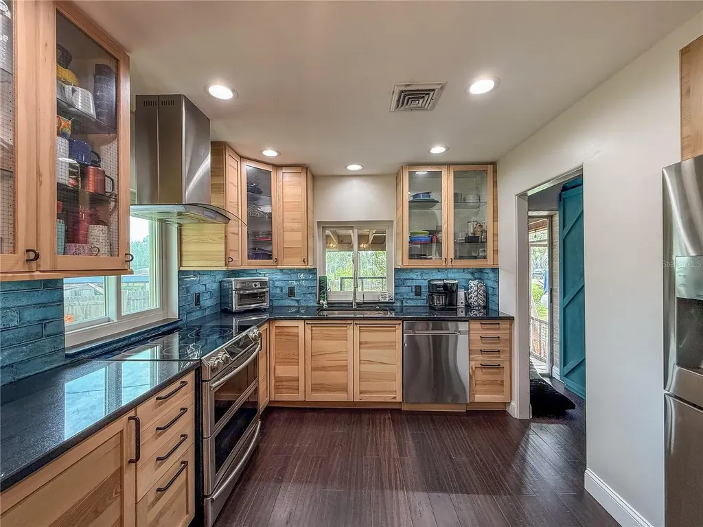 418 Edwards Drive Sarasota FL 34243