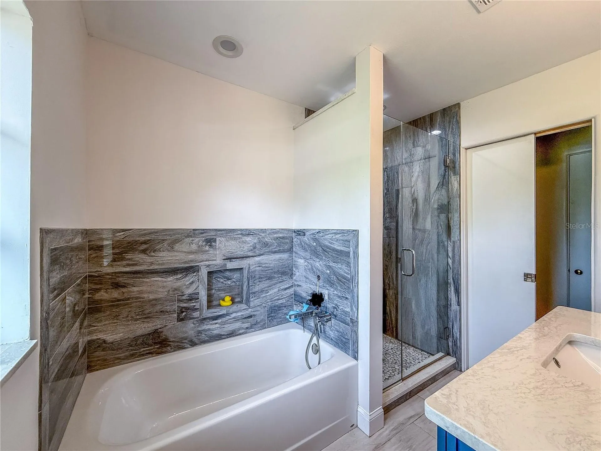 418 Edwards Drive Sarasota FL 34243