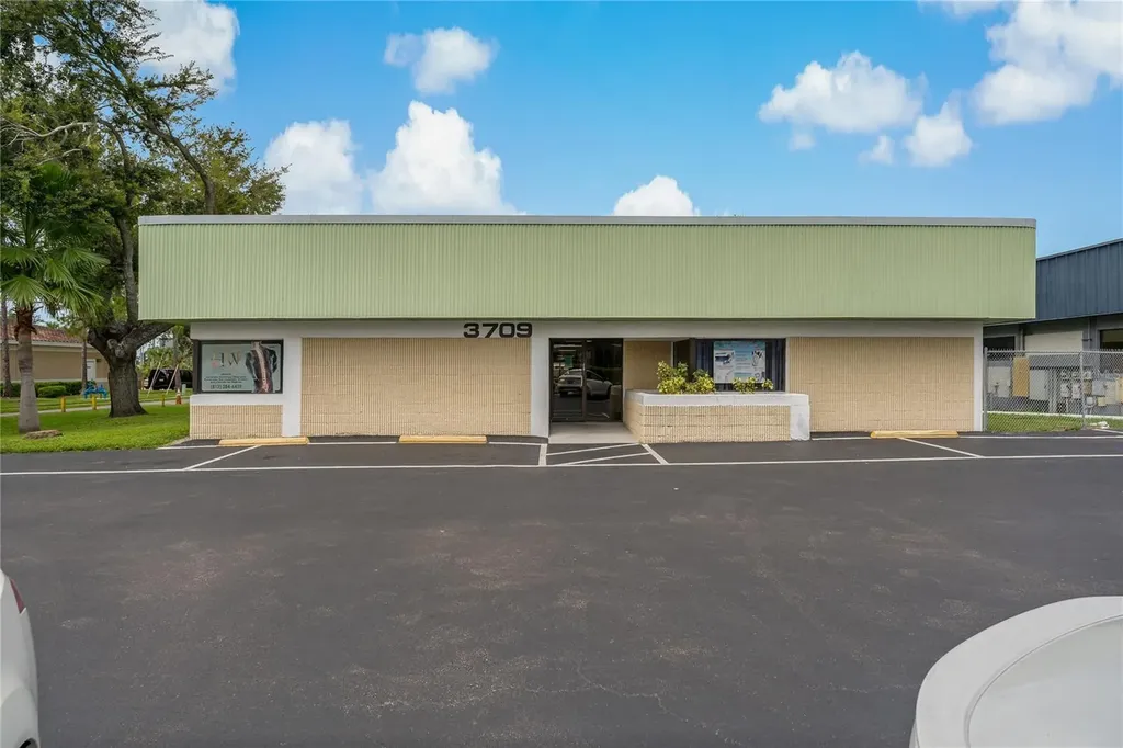 3709 W Hamilton Avenue Tampa FL 33614
