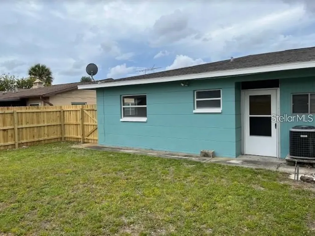 3697 59th Way N St Petersburg FL 33710