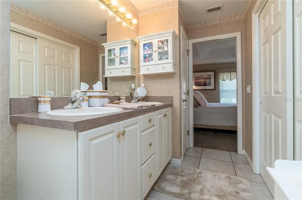698 Lake Clark Place Lakeland FL 33813