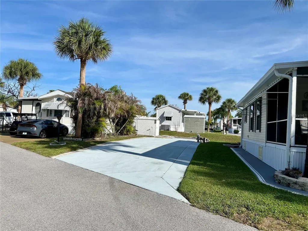 1112 Feather Lane Bowling Green FL 33834