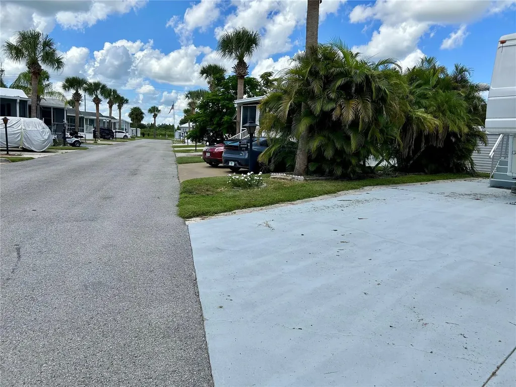 1112 Feather Lane Bowling Green FL 33834