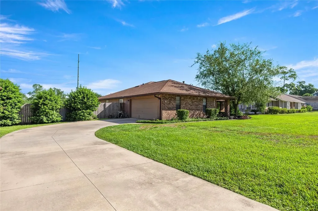 2045 SE 32nd Street Ocala FL 34471