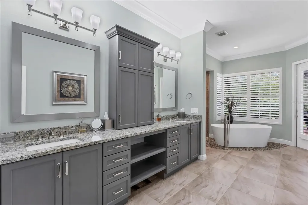 8214 Regents Court University Park FL 34201