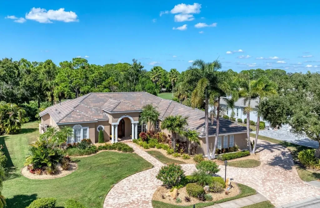 8214 Regents Court University Park FL 34201