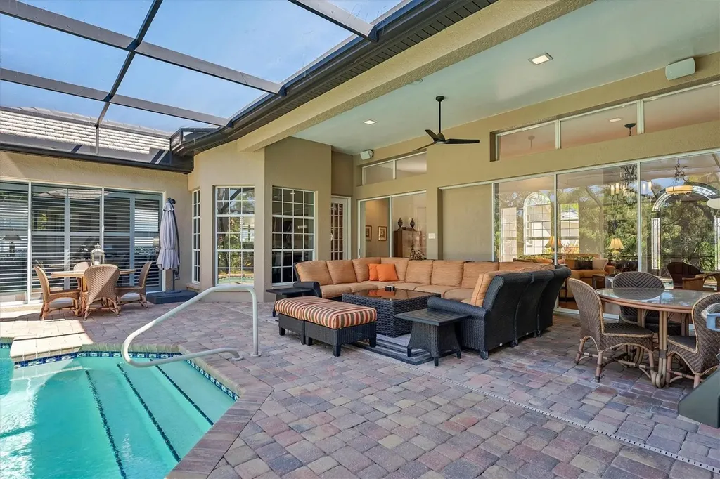 8214 Regents Court University Park FL 34201