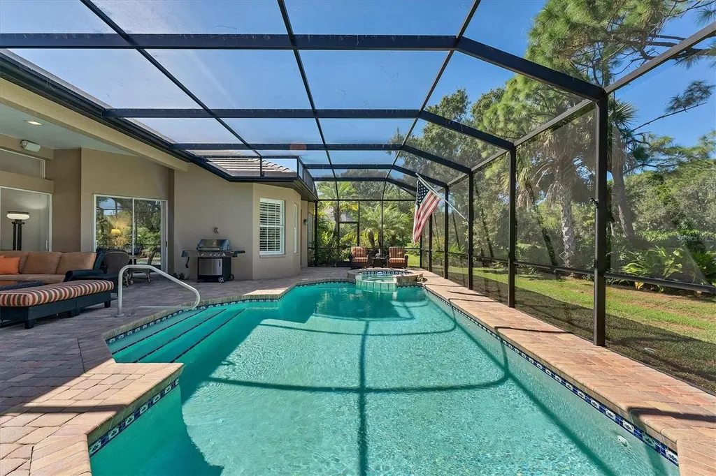 8214 Regents Court University Park FL 34201
