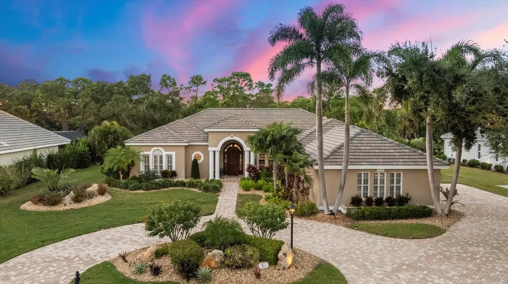 8214 Regents Court University Park FL 34201