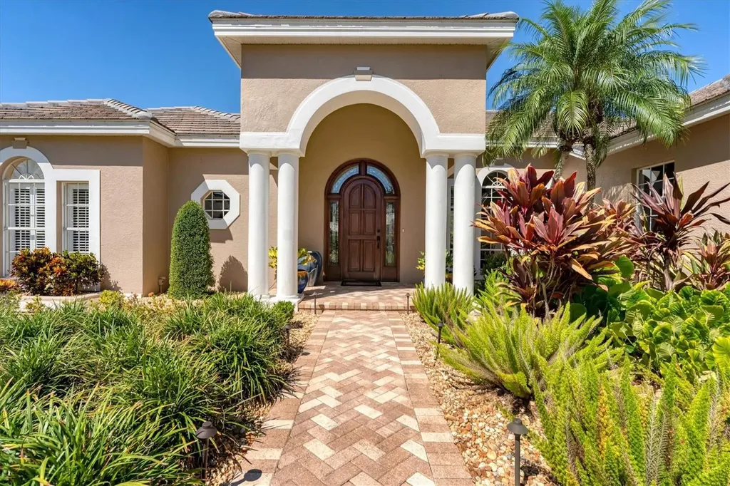 8214 Regents Court University Park FL 34201