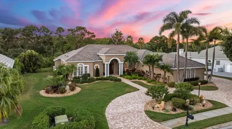 8214 Regents Court University Park FL 34201