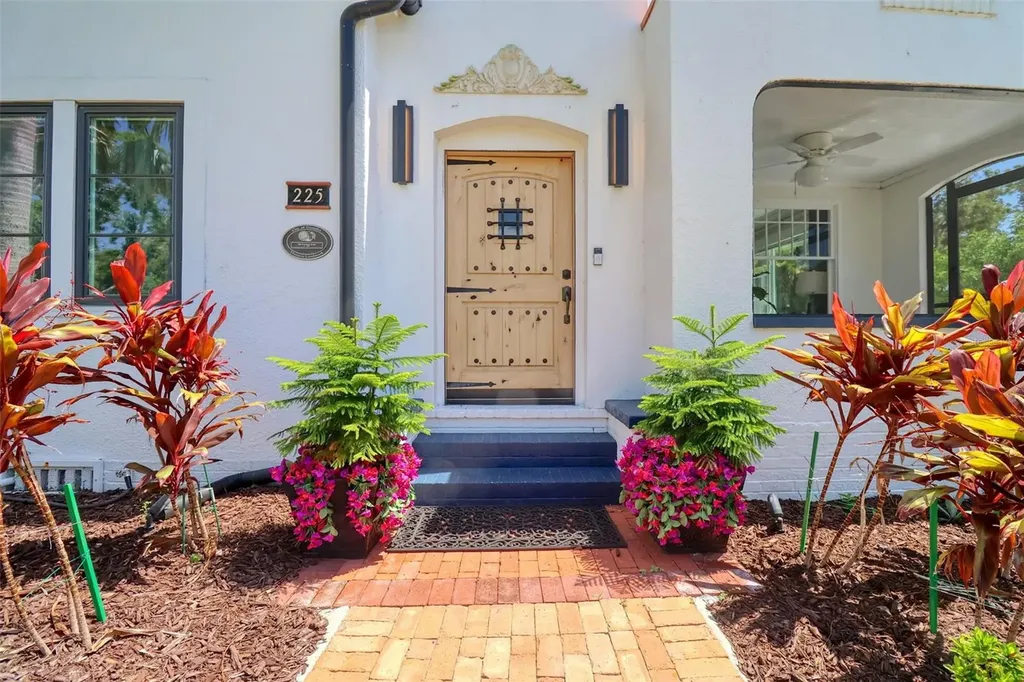 225 President Street Dunedin FL 34698