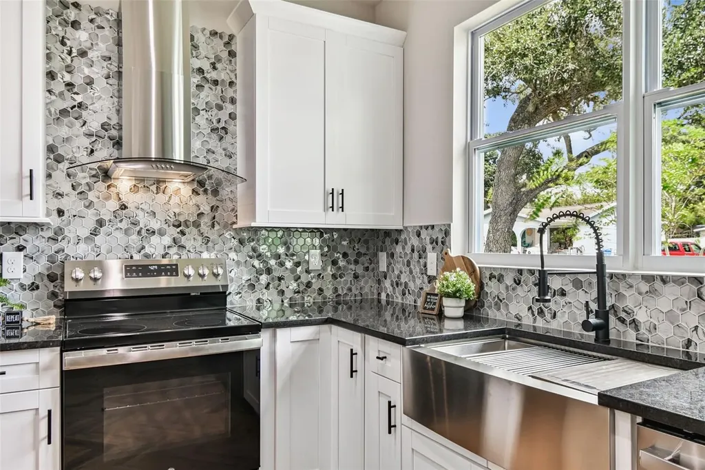 7208 N Glen Avenue Tampa FL 33614