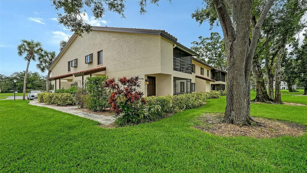 5785 Gardens Drive Sarasota FL 34243